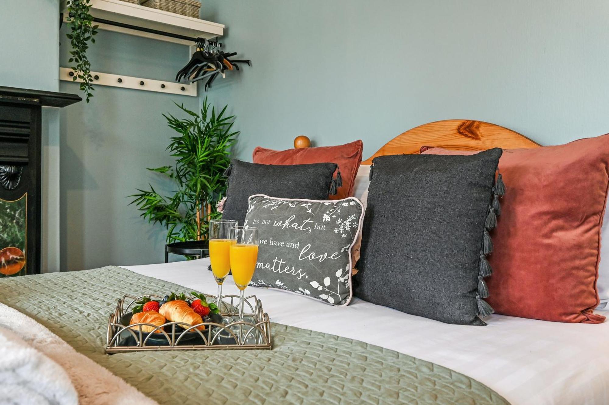 Beautiful Townhouse, Great Location - Pet Friendly Villa คาร์ดิฟฟ์ ภายนอก รูปภาพ