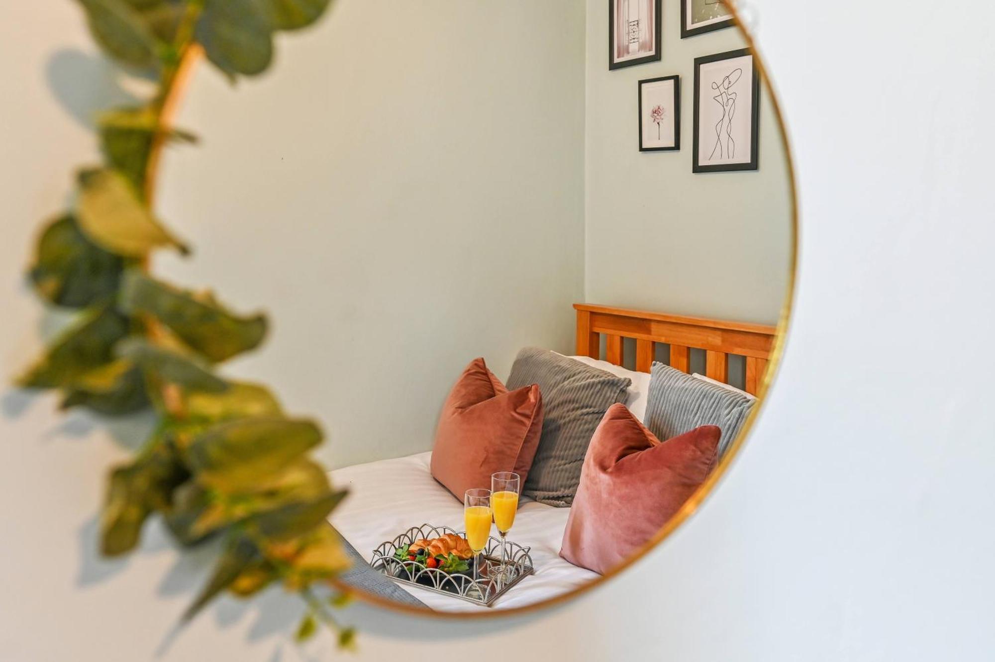 Beautiful Townhouse, Great Location - Pet Friendly Villa คาร์ดิฟฟ์ ภายนอก รูปภาพ