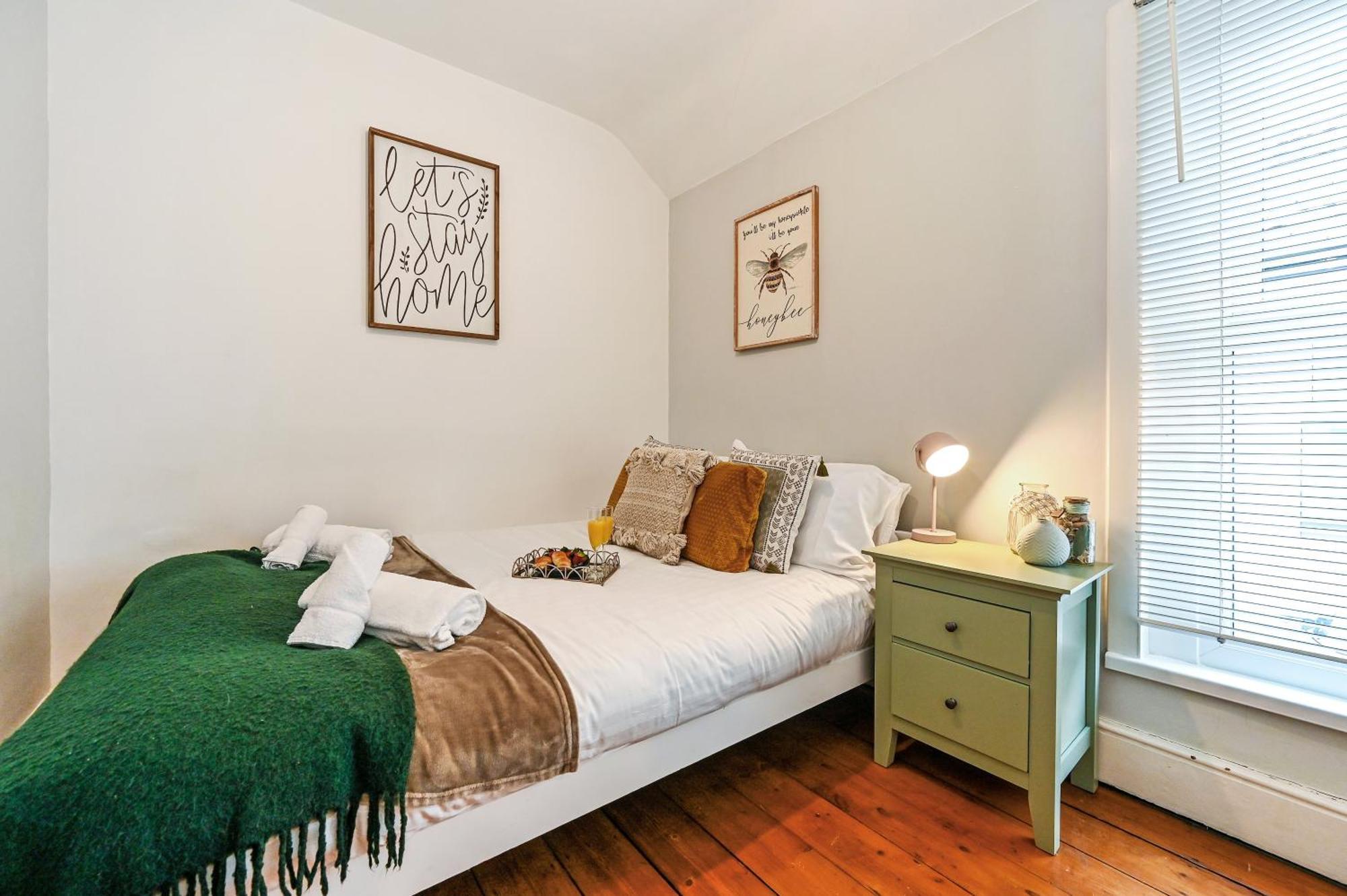 Beautiful Townhouse, Great Location - Pet Friendly Villa คาร์ดิฟฟ์ ภายนอก รูปภาพ