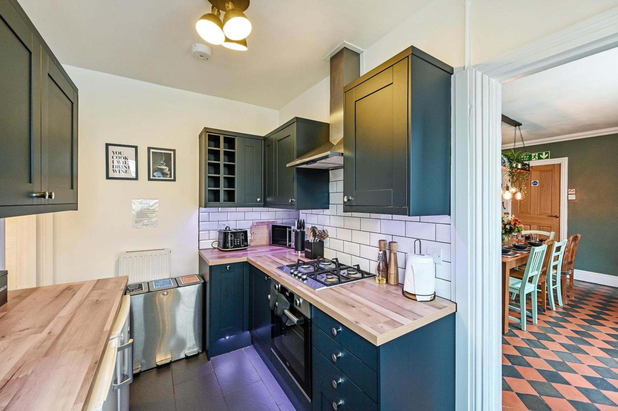 Beautiful Townhouse, Great Location - Pet Friendly Villa คาร์ดิฟฟ์ ภายนอก รูปภาพ
